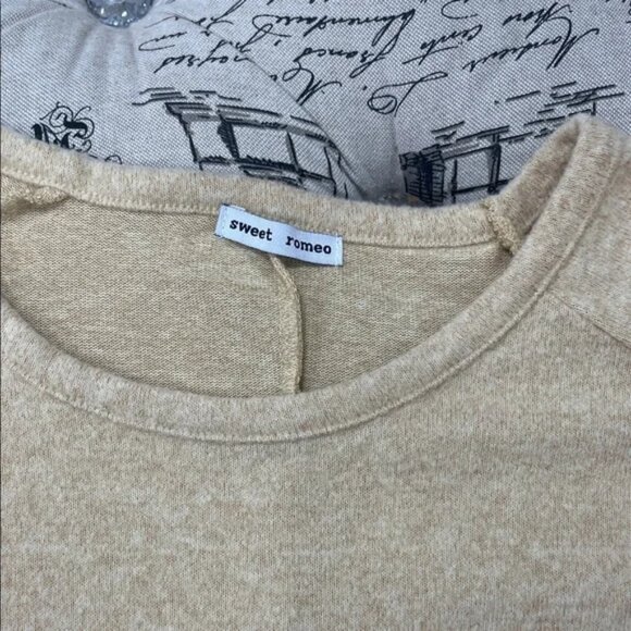 Sweet Romeo Star Knit Slouch Dolman Sweater - Picture 3 of 11